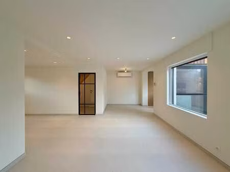 volledig gerenoveerde woning met 3 slaapkamers en tuin te...