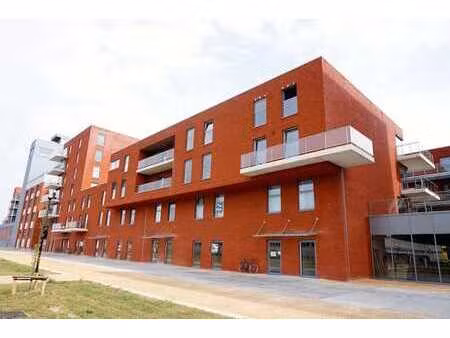 recent appartement met 2 slaapk  terras en autostaanplaats.