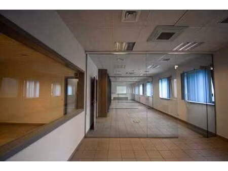 bureau moderne (180 m²) à louer – emplacement idéal à hassel