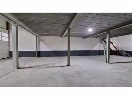 ? spacieux local commercial à louer dans un emplacement pri