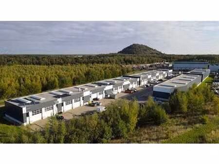 unité pme prête à emménager (225 m²) avec porte sectionnelle