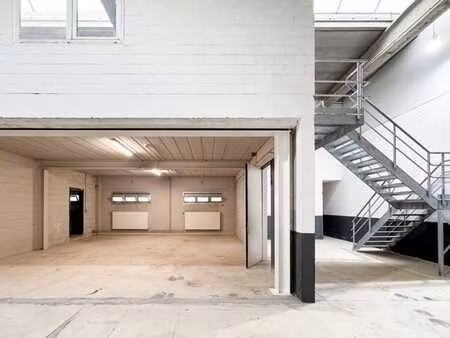 espace de stockage à louer – 245 m²