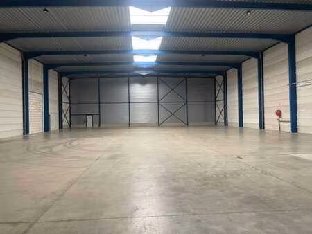 grand entrepôt à louer
