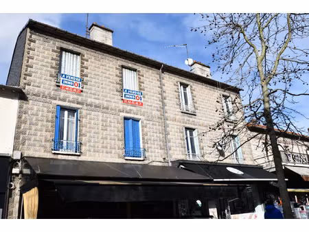 au pied du tram et des commerces !