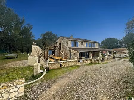 prox aix en provence propriété comprenant 3 logments