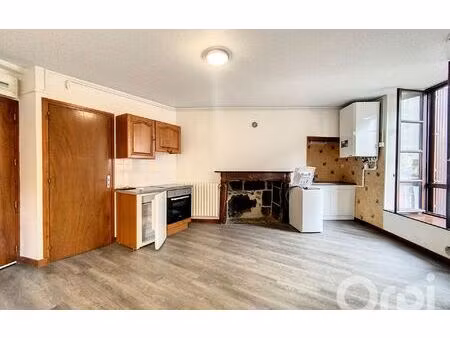 location appartement  m² t-2 à saint-flour  326 €