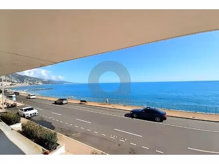 2 pieces traversant en front de mer