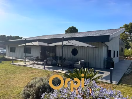 vente locaux professionnels à signes (83870)  1 060 000 €