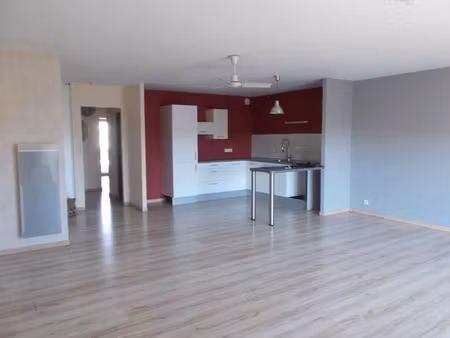 location appartement 3 pièces 82 m² à chateau-d'olonne (85180)  990 €