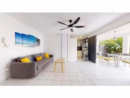 bel appartement avec un grand jardin  plage a pied