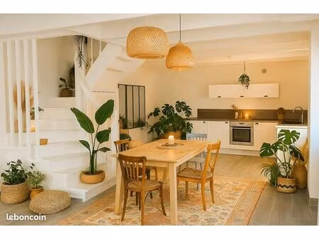 maison de ville en pierre rénovée au cœur d’un bourg classé – emplacement exceptionnel