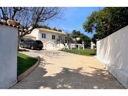 magnifique maison familiale  terrasse et jardin piscinable