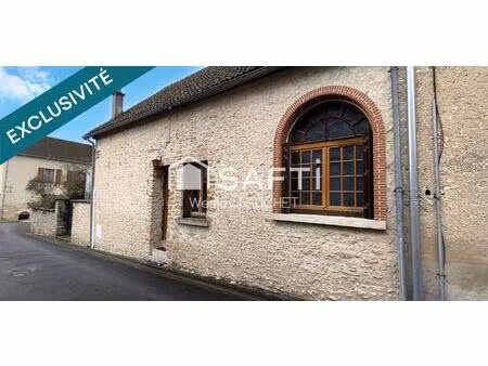 une maison de caractère aux beaux volumes à buzançais