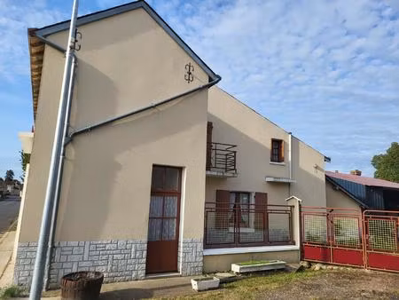 jolie maison avec beau potentiel