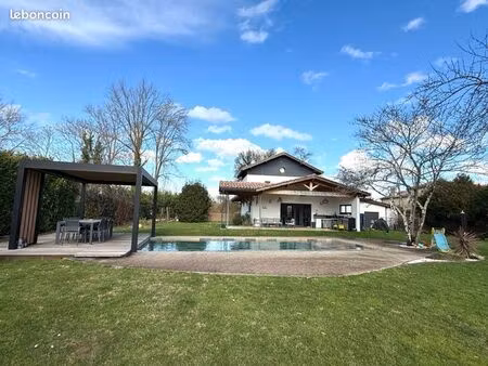 maison de standing 140m2 avec piscine et terrain 1500m2
