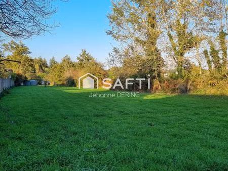 terrain entièrement constructible de plus de 1400m2