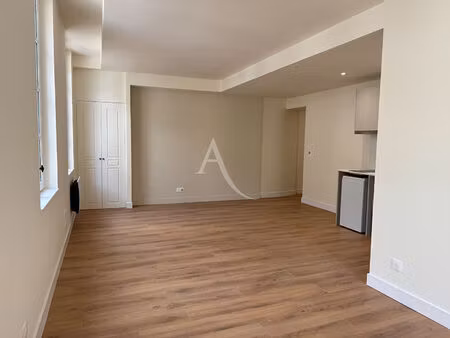 location appartement 1 pièce  35.96m²  saintes