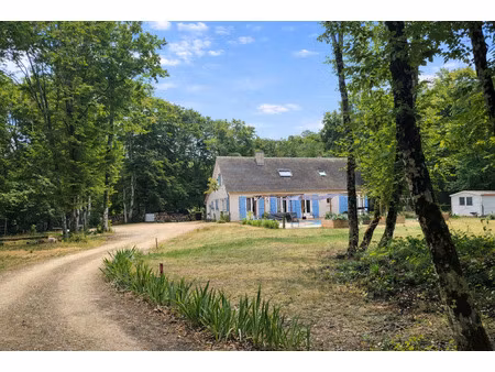 charmante maison de famille avec piscine  rénovée avec goût située dans un environnement b