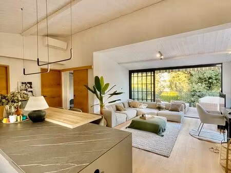 maison aux bois mûres