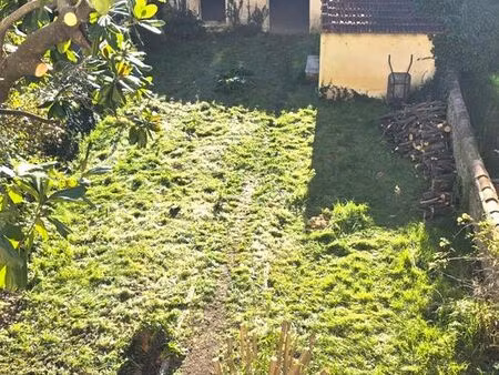 garage de 56 m2 avec terrain privatif de 150 m2  dépendance et 2 places de parking