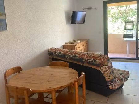 grand f1 meublé  tout confort  terrasse  parking  sécurisé  calme