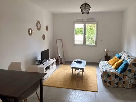 bel appartement t2 + 1 place de parking libre a partir du 08/03/2026