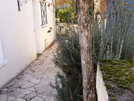 t3 plein pied avec garage et cour