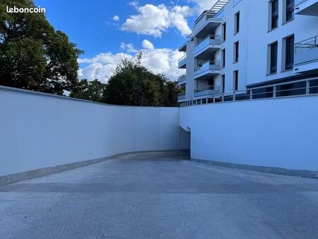 garage simple à louer à étrembières