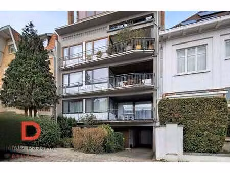 bureau idéalement situé de 15m2 avec douche séparée