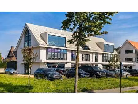 bureau lumineux à louer sur un emplacement visible à sint-m