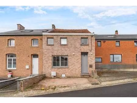 belle maison rénovée avec extérieur