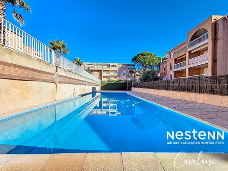 appartement 2 pièces sur cavalaire - résidence avec piscine - 2 stationnements et un garag