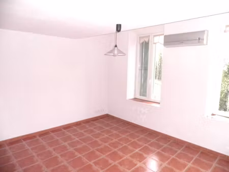 a louer - t2 la palme