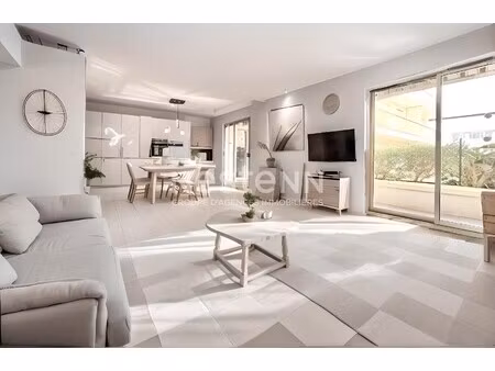 à vendre : rare sur le marché en bord de mer à saint raphaël appartement 3 pièces