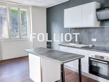 a louer - centre de vire - beau et grand t2 très lumineux