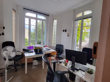 local commercial de 156.34 m² à malakoff