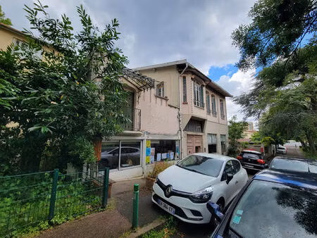 local commercial de 81.87 m² au sol à malakoff