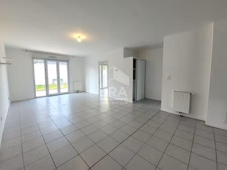 location maison - mazeres lezons : maison de 70 ² avec jardin et 2 places parking