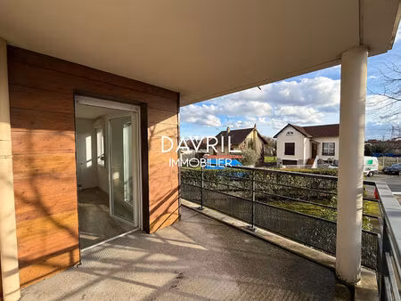 eragny appartement f3 avec terrasse 'résidence central square ' à deux pas des gares rer c