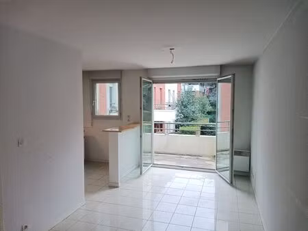 t1bis avec terrasse et parking