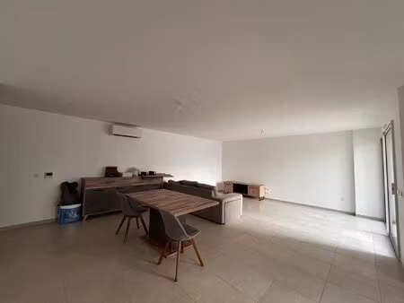 - serres castet - a louer t3 non meuble rdc avec terrasse -