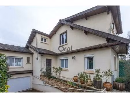 maison familiale avec 3 chambres avec jardin et sous-sol total