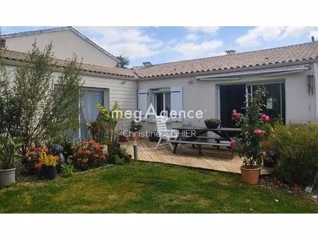 maison familiale de plain pied avec beau terrain au calme