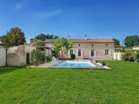 maison saint yzan de soudiac 6 pièces 185 m2