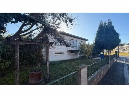 maison individuelle au calme – 3 chambres – grand terrain ?