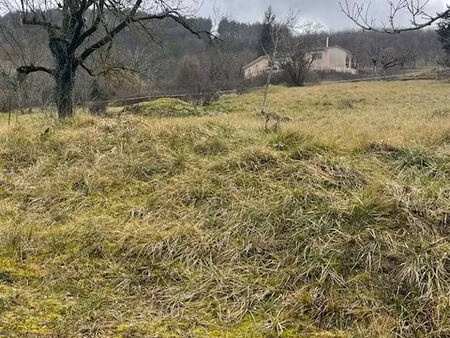 terrain constructible – vue imprenable sur le village et la v