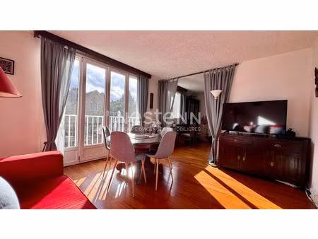 3 pieces traversant- parking - cave - proche centre ville et bords de marne