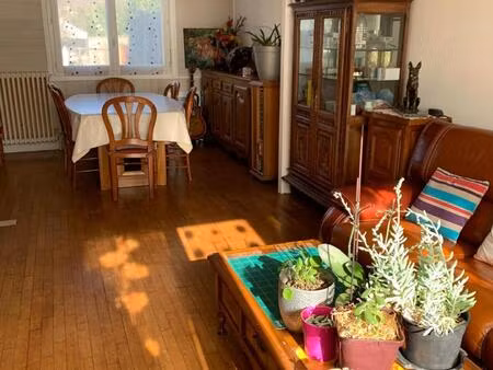 très belle maison avec jardin paysager et sous-sol total