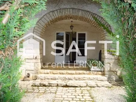 maison ancienne de plain pied avec dépendance sur 3670 m²