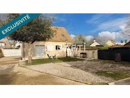 6 pièces sur 110 m² environ / parcelle de jardin au calme de 642 m2 / dépendance